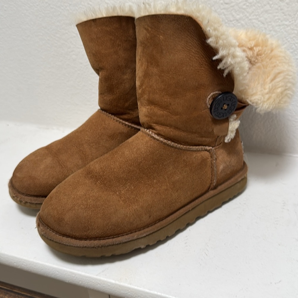 Rust brown uggs - Picture 2 of 3